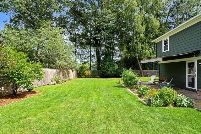 10 Cherry Lane, Barrington, RI 02806