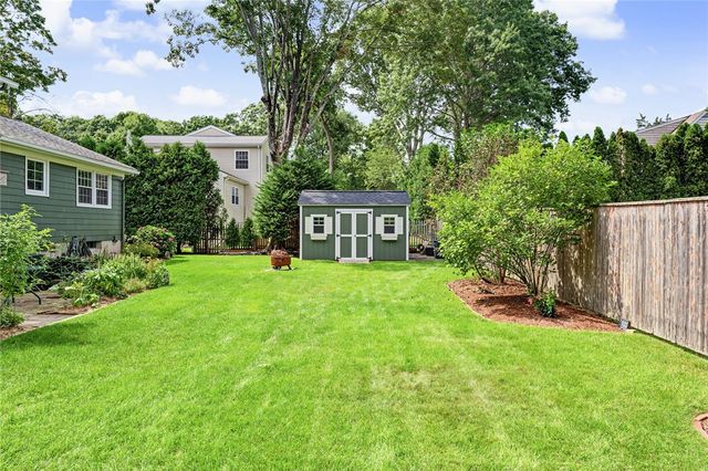 10 Cherry Lane, Barrington, RI 02806