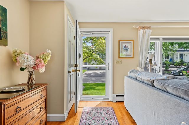 10 Cherry Lane, Barrington, RI 02806