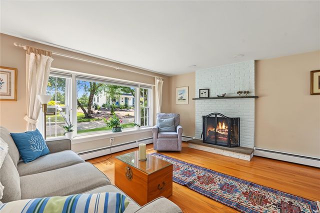 10 Cherry Lane, Barrington, RI 02806