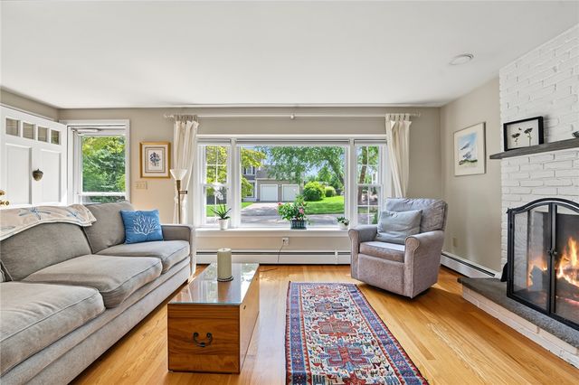10 Cherry Lane, Barrington, RI 02806