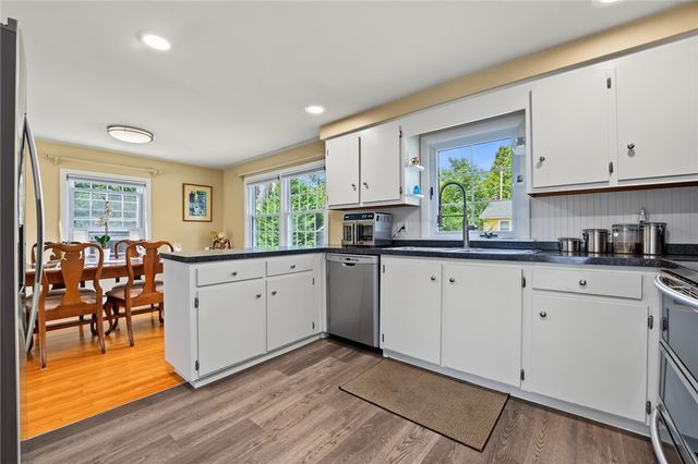 10 Cherry Lane, Barrington, RI 02806