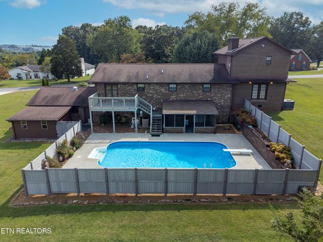 498 Montcrest Drive, Lenoir City, TN 37771