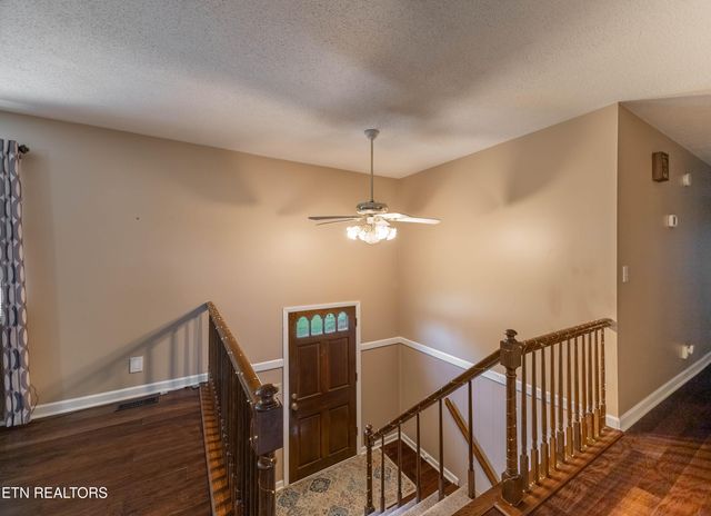 498 Montcrest Drive, Lenoir City, TN 37771