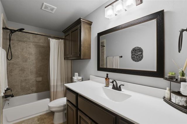 8705 SW 36th Street, Mustang, OK 73179