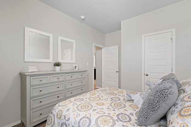 2481 Eglisfield Loop NE, Rio Rancho, NM 87144