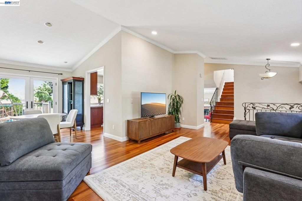 Image 10 of property listing at 1095 Canyon Hills Rd, San Ramon, CA 94582