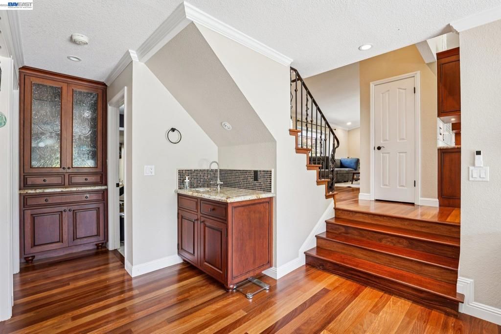 Image 17 of property listing at 1095 Canyon Hills Rd, San Ramon, CA 94582