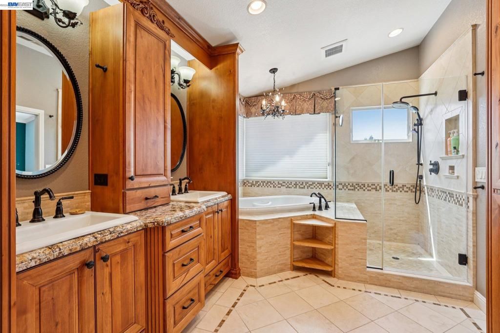 Image 25 of property listing at 1095 Canyon Hills Rd, San Ramon, CA 94582