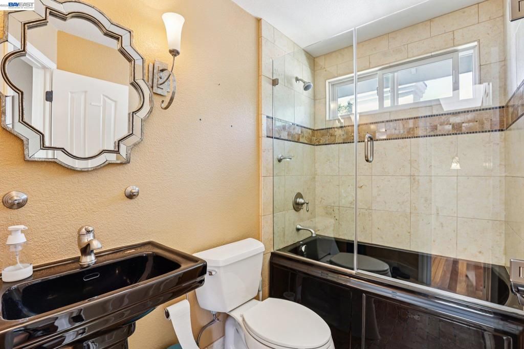 Image 32 of property listing at 1095 Canyon Hills Rd, San Ramon, CA 94582