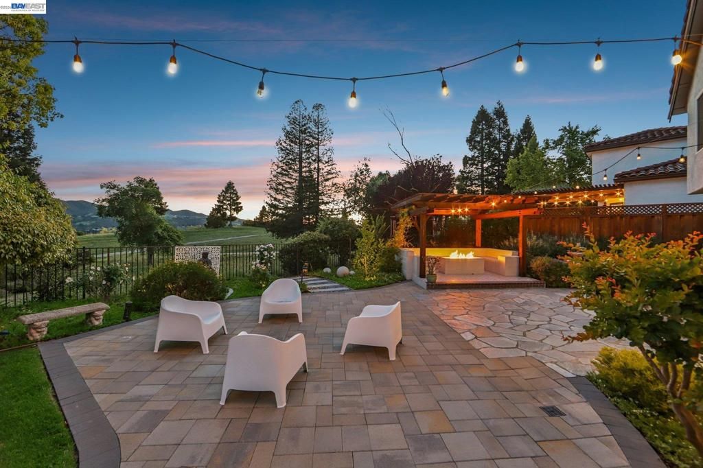 Image 44 of property listing at 1095 Canyon Hills Rd, San Ramon, CA 94582