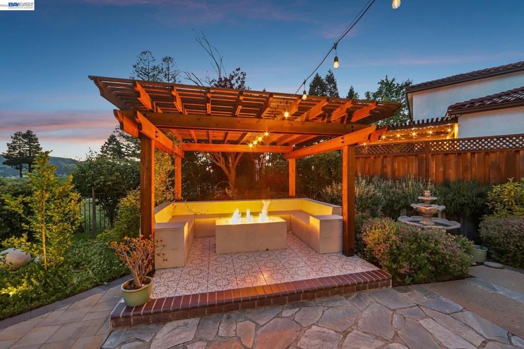 Image 46 of property listing at 1095 Canyon Hills Rd, San Ramon, CA 94582