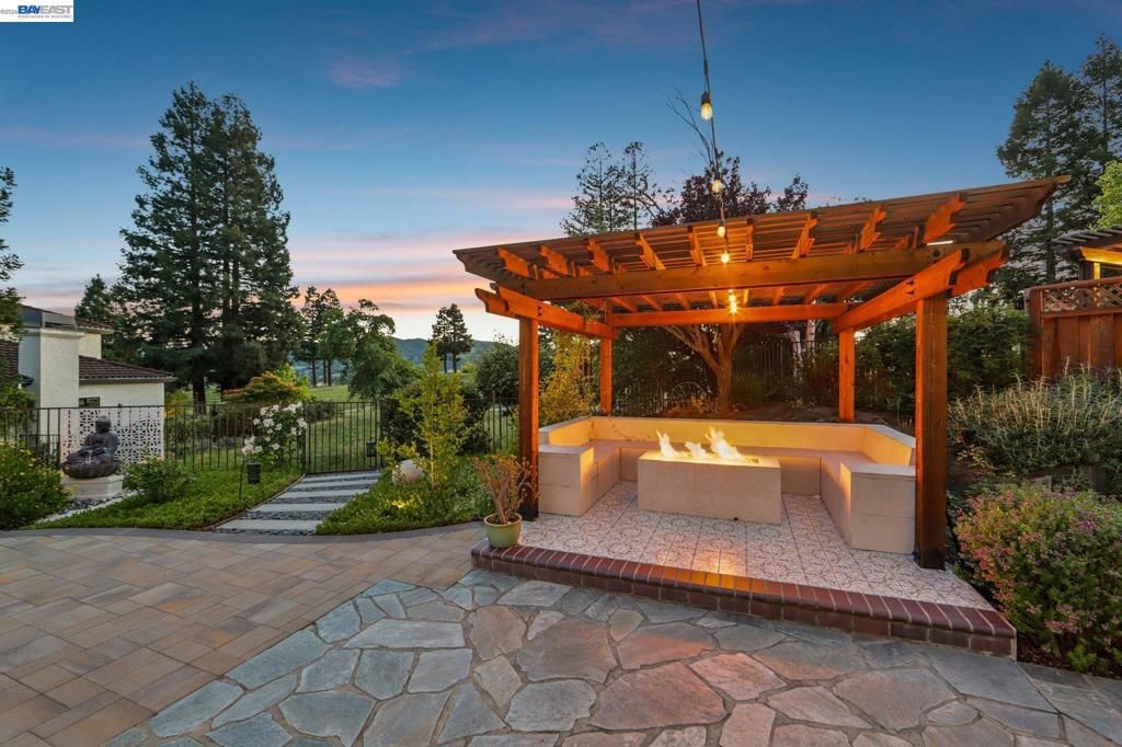 Image 47 of property listing at 1095 Canyon Hills Rd, San Ramon, CA 94582