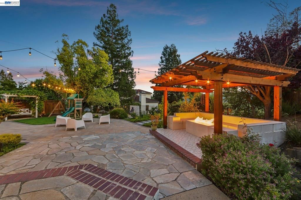 Image 48 of property listing at 1095 Canyon Hills Rd, San Ramon, CA 94582