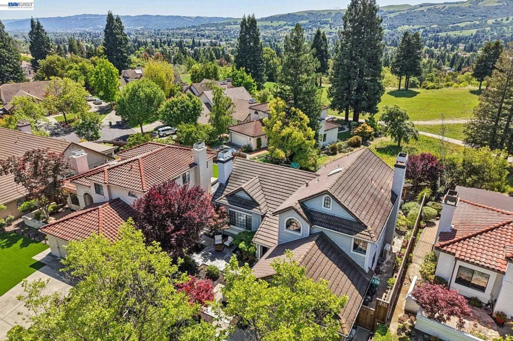 Image 51 of property listing at 1095 Canyon Hills Rd, San Ramon, CA 94582