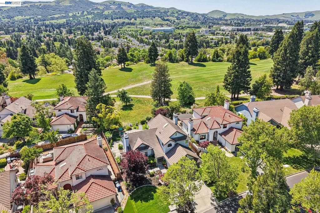 Image 54 of property listing at 1095 Canyon Hills Rd, San Ramon, CA 94582