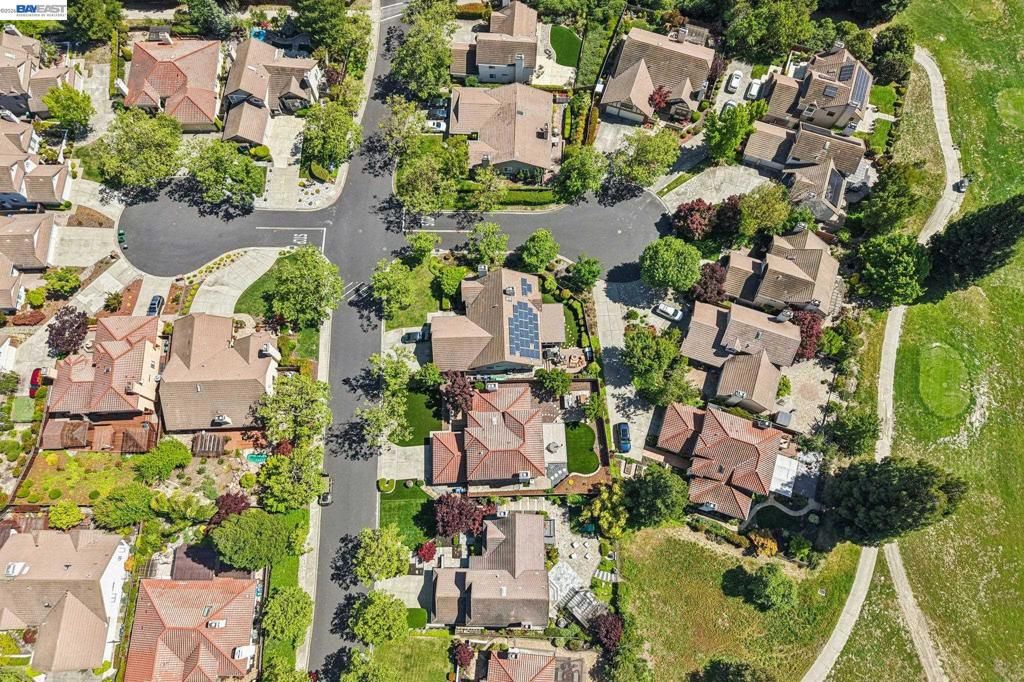 Image 60 of property listing at 1095 Canyon Hills Rd, San Ramon, CA 94582