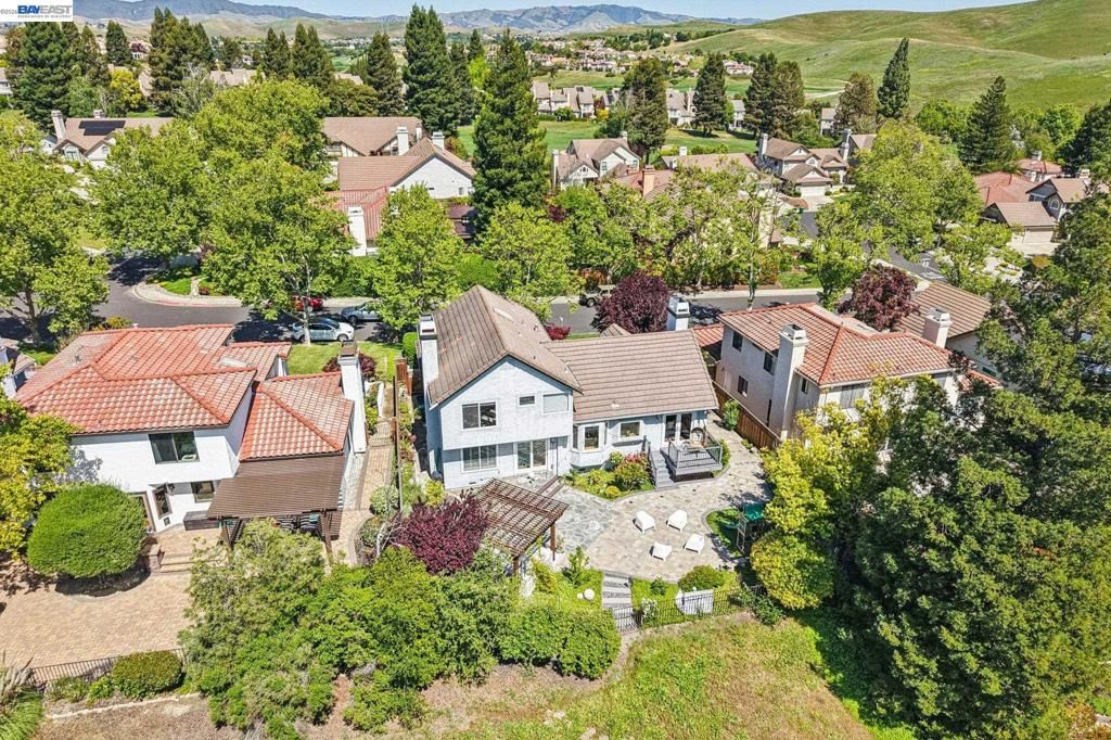 Image 64 of property listing at 1095 Canyon Hills Rd, San Ramon, CA 94582