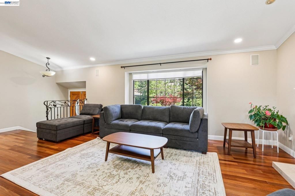 Image 9 of property listing at 1095 Canyon Hills Rd, San Ramon, CA 94582