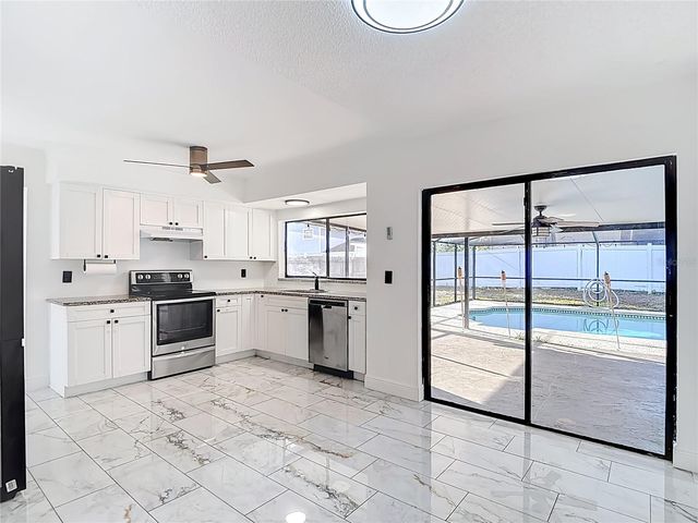 4012 BRAESGATE LANE, Tampa, FL 33624