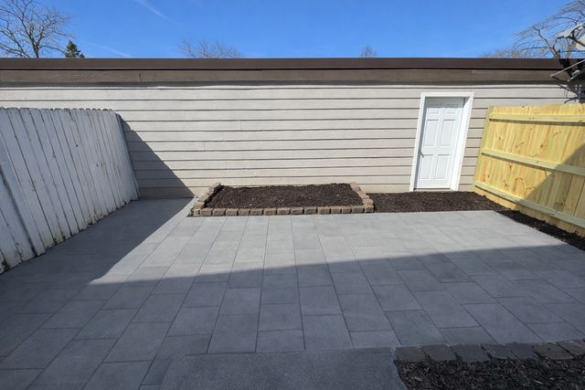 5567 Court F 5567, Hanover Park, IL 60133
