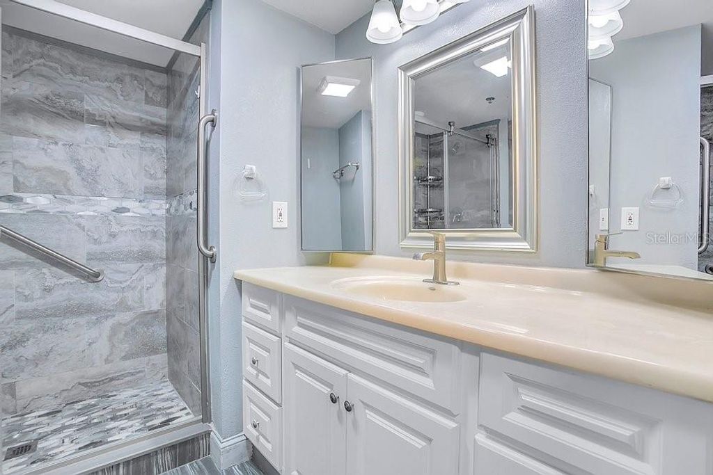 Image 16 of property listing at 1090 E MICHIGAN STREET A, Orlando, FL 32806