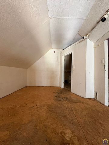 1143 SW Jewell AVE, Topeka, KS 66604