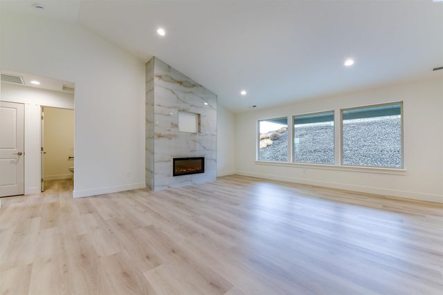 6198 W 30th Pl, Kennewick, WA 99338