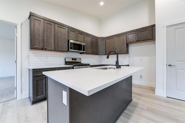 6198 W 30th Pl, Kennewick, WA 99338