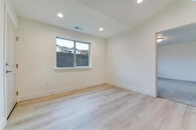 6198 W 30th Pl, Kennewick, WA 99338