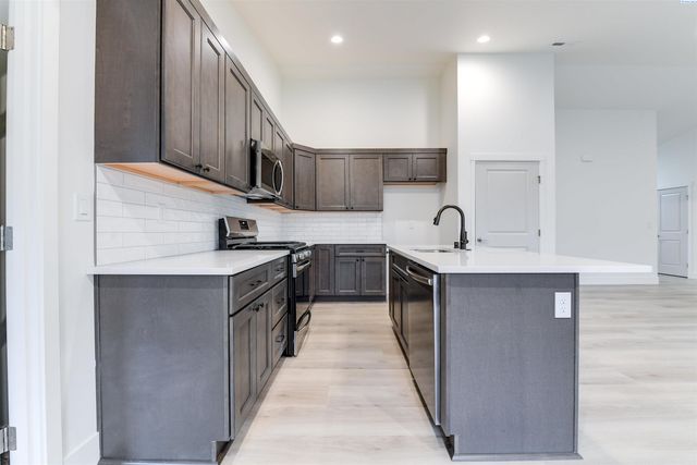 6198 W 30th Pl, Kennewick, WA 99338