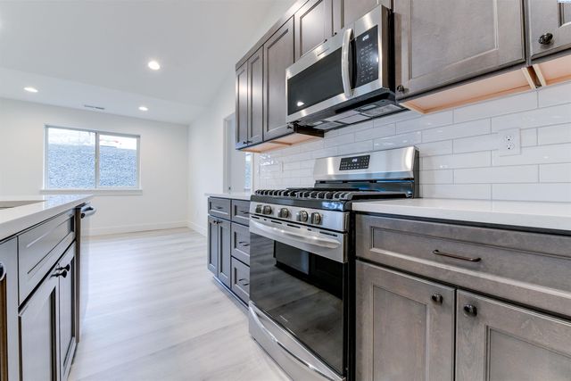 6198 W 30th Pl, Kennewick, WA 99338