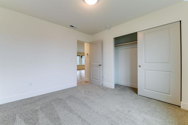 6198 W 30th Pl, Kennewick, WA 99338