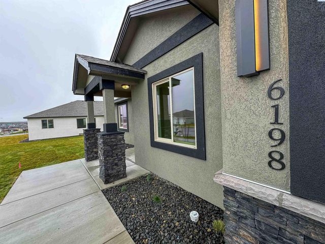 6198 W 30th Pl, Kennewick, WA 99338