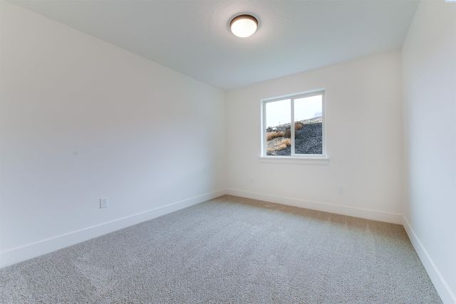 6198 W 30th Pl, Kennewick, WA 99338