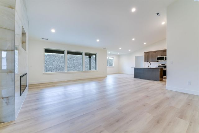 6198 W 30th Pl, Kennewick, WA 99338