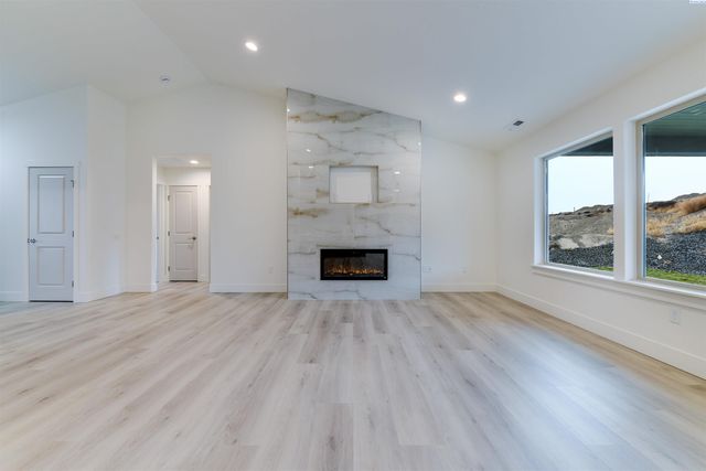 6198 W 30th Pl, Kennewick, WA 99338