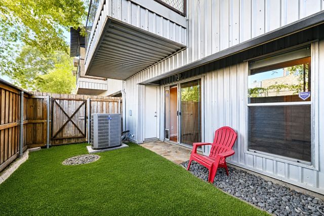 1207 Urban Lofts Drive, Dallas, TX 75215