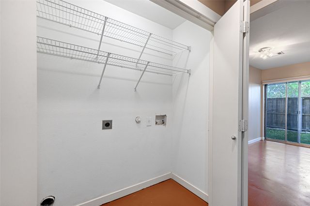 1207 Urban Lofts Drive, Dallas, TX 75215