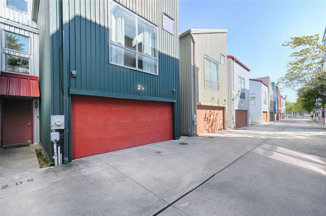 1207 Urban Lofts Drive, Dallas, TX 75215