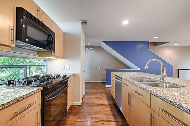 1207 Urban Lofts Drive, Dallas, TX 75215