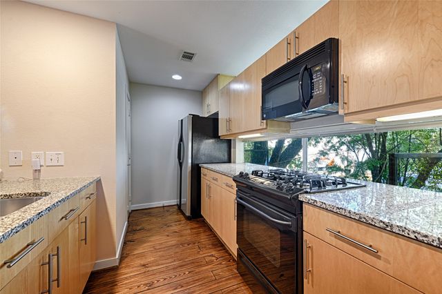 1207 Urban Lofts Drive, Dallas, TX 75215
