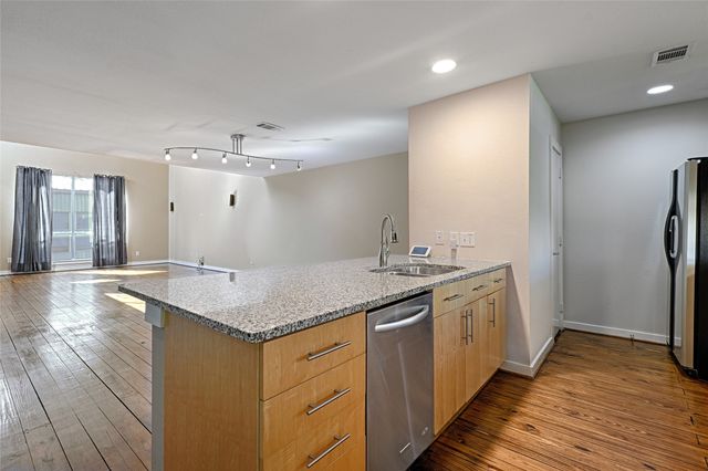 1207 Urban Lofts Drive, Dallas, TX 75215