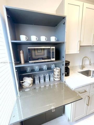 1050 Pennsylvania Ave 28, Miami Beach, FL 33139