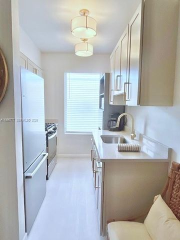 1050 Pennsylvania Ave 28, Miami Beach, FL 33139