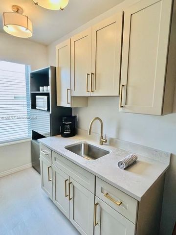 1050 Pennsylvania Ave 28, Miami Beach, FL 33139