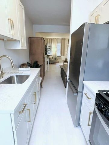 1050 Pennsylvania Ave 28, Miami Beach, FL 33139