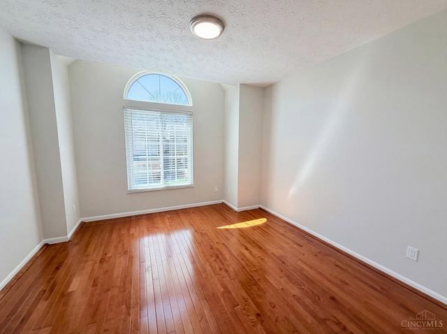 5550 Regimental Place, Cincinnati, OH 45239