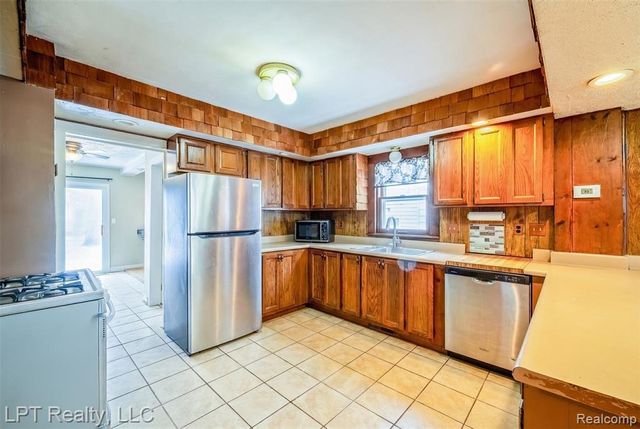 453 Spruce Street, Wyandotte, MI 48192