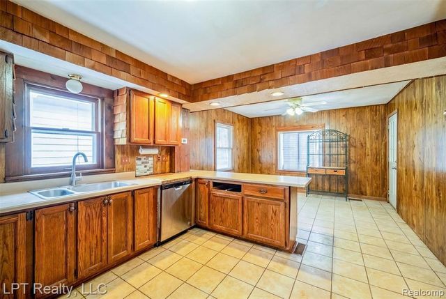 453 Spruce Street, Wyandotte, MI 48192